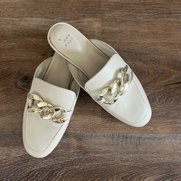 Mules - Picture 1 of 3